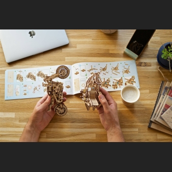 Scrambler UGR-10 z bocznym wózkiem - UGEARS